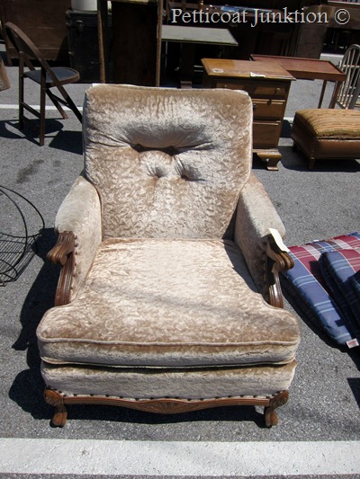 nashville-flea-market-shopping-petticoat junktion