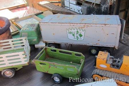 Nashville Flea Market shopping, Petticoat Junktion