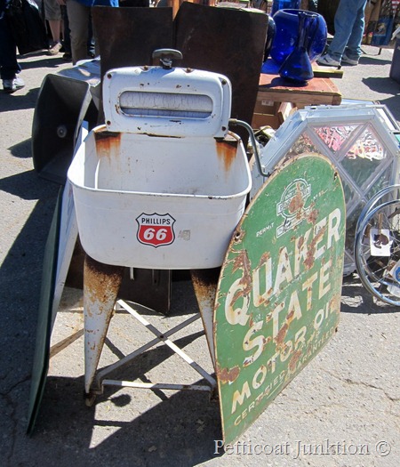 Nashville Flea Market shopping, Petticoat Junktion