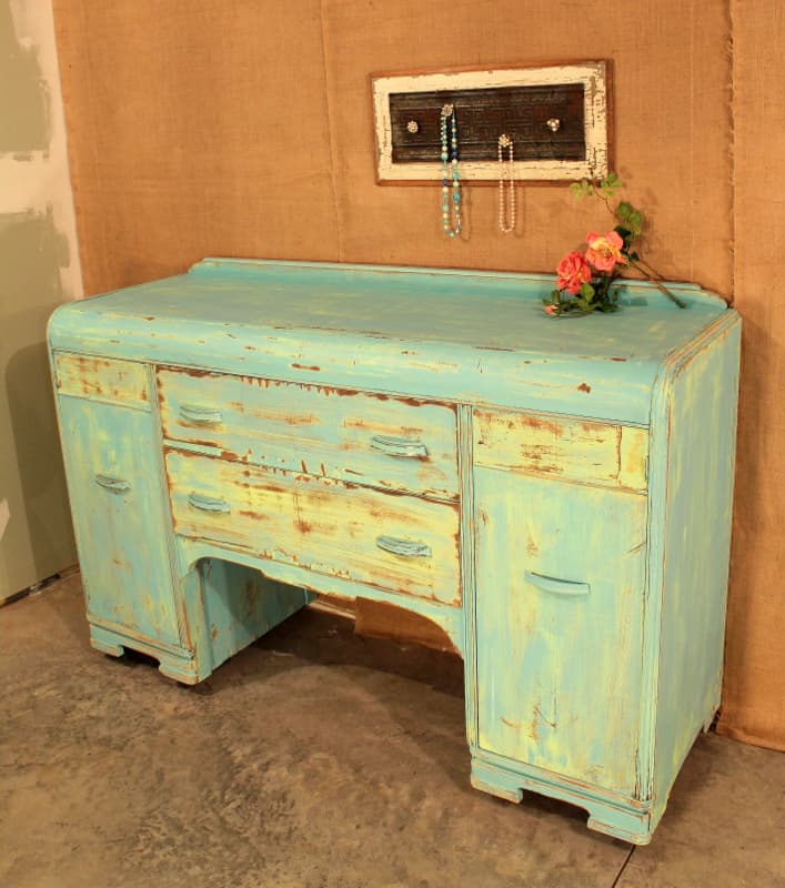 painted-distressed-buffet-furniture-project-idea