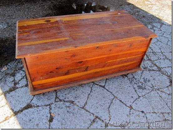 wood-cedar-chest-junk-shopping
