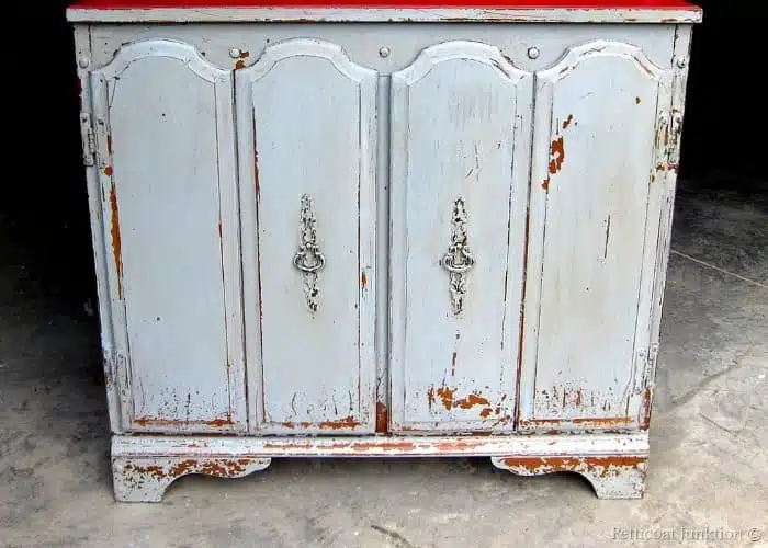 how to paint furniture with milk paint and get the paint to chip perfectly