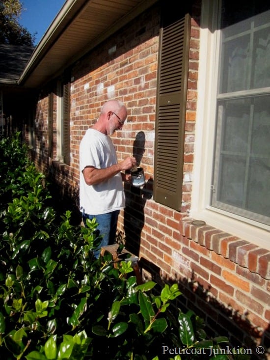 How to Paint Shutters, Petticoat Junktion