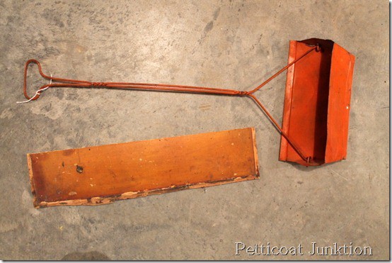 vintage-dustpan-junk-find