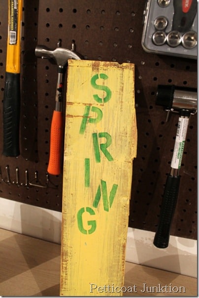 stenciled-spring-sign-diy-craft-project