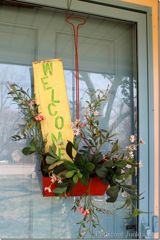 vintage-dustpan-welcome-sign-diy-tutorial