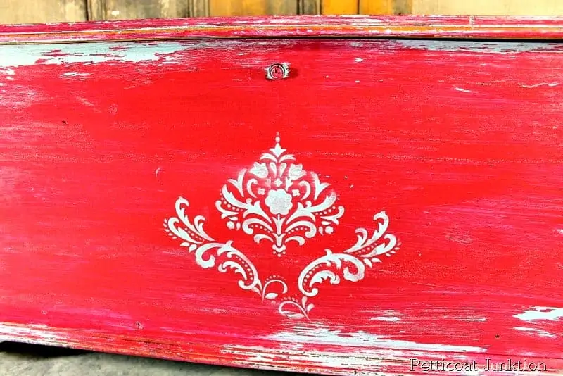 How To Distress Painted Furniture Using Vaseline