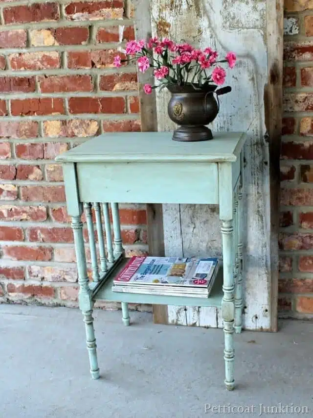 HOW TO ANTIQUE PAINTED WOOD FURNITURE Story
