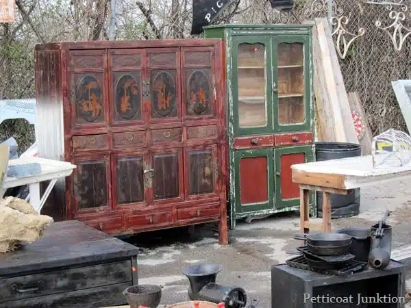 two-tone painted furniture nashville flea market junk shopping petticoat junktion 