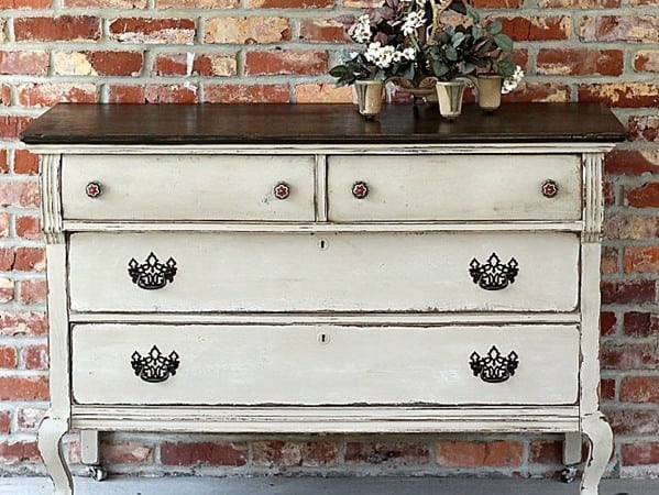 how-to-get-this-look-two-tone-paint-finish-petticoat-junktion_thumb.jpg