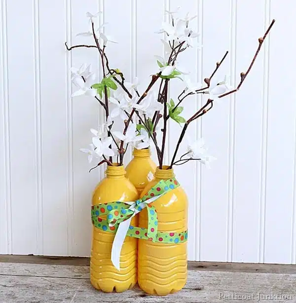 You Can Spray Paint Plastic Water Bottles To Make Decorative Vases Petticoat Junktion