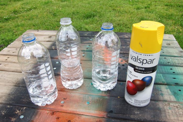 recycle water bottles into decor