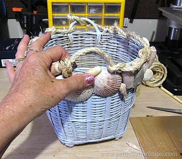 SEASHELL DECOR IDEAS: DECORATING BASKETS AND MAKING SEASHELL