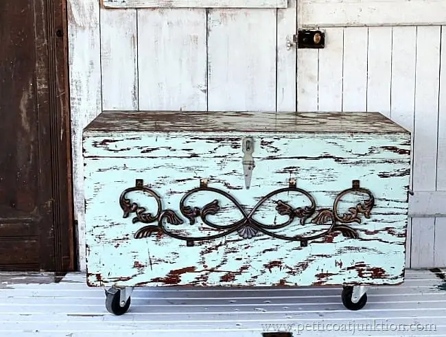 DIY Wood Blanket Chest Petticoat Junktion