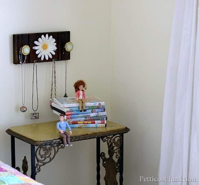 DIY jewelry organizer Petticoat Junktion