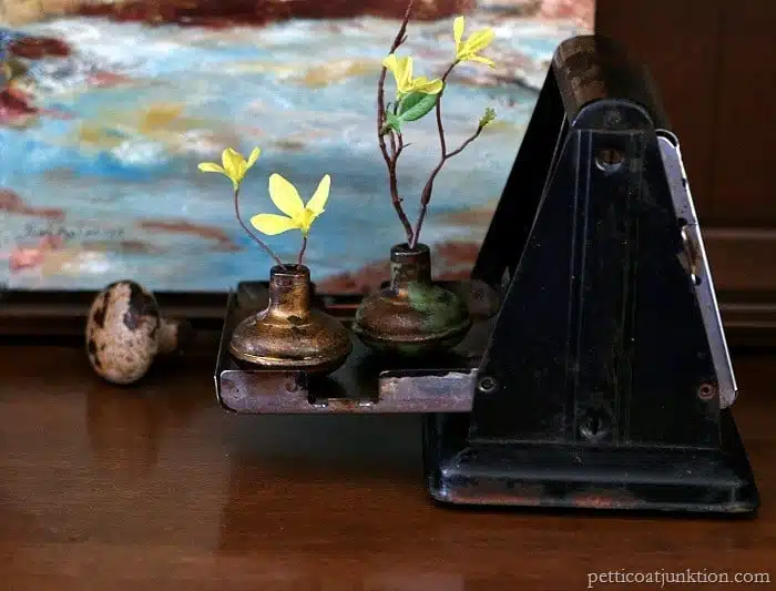 How-to-decorate-with-vintage-door-knobs-Petticoat-Junktion-diy.jpg