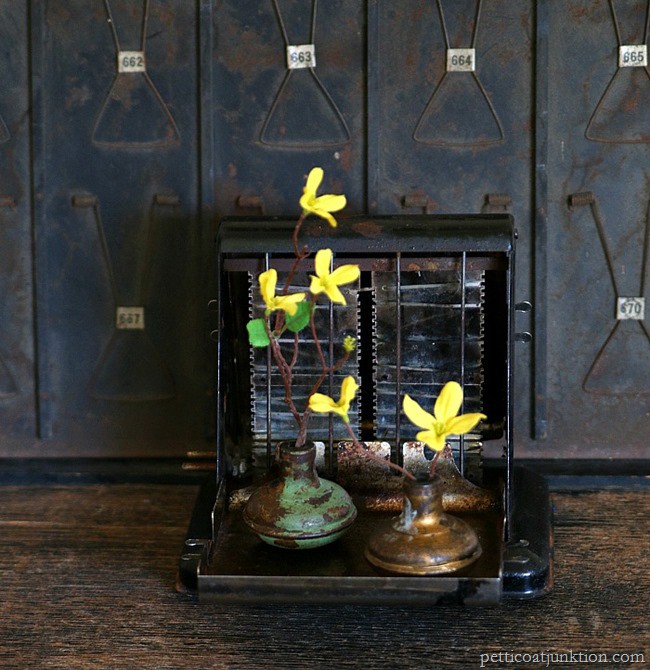 decorating with vintage door knobs Petticoat Junktion