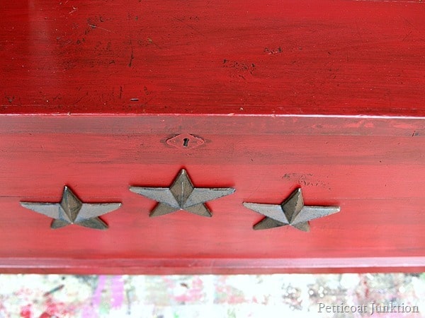 antiqued furniture finish Petticoat Junktion red cedar chest project