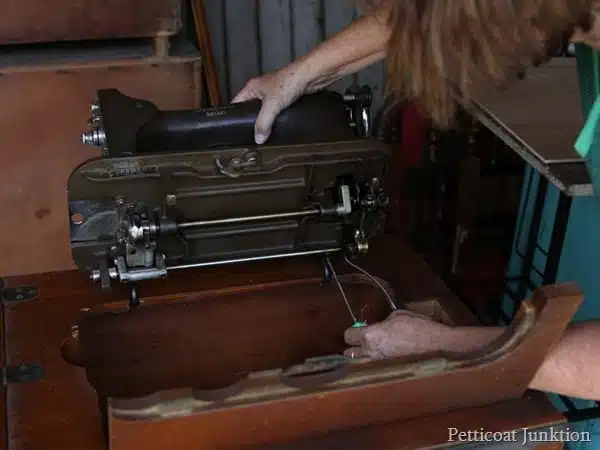 how to remove sewing machine from cabinet Petticoat Junktion