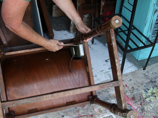 sewing machine with knee pedal