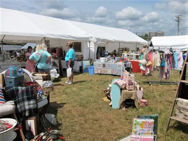 the world's longest yard sale in Tennessee