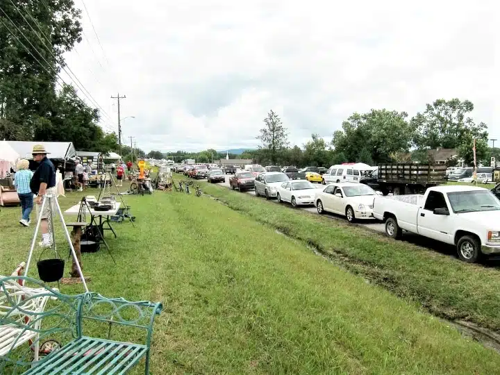 traffic 127 yard sale in Tennessee photo by Petticoat Junktion