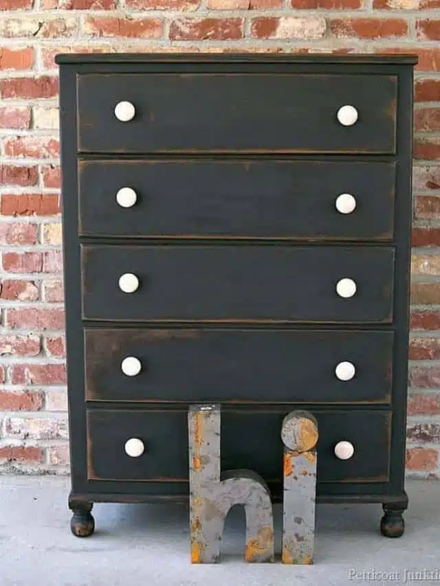 HOW TO MAKE PAINTED FURNITURE LOOK OLD Story