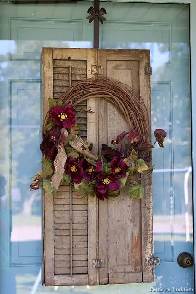 how to decorate a shutter wreath for Fall