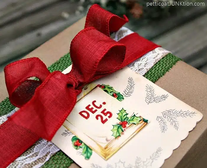 Christmas-gift-wrap-idea-Petticoat-Junktion.jpg