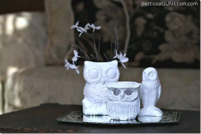 How to use spray paint to paint ceramic owls white in 2 minutes flat. The owls are ready to display after 10 minutes!