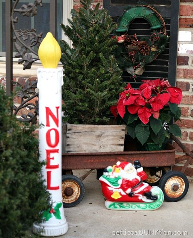 10 Creative Christmas  Decorating  Ideas  Using  Recycled  Items 