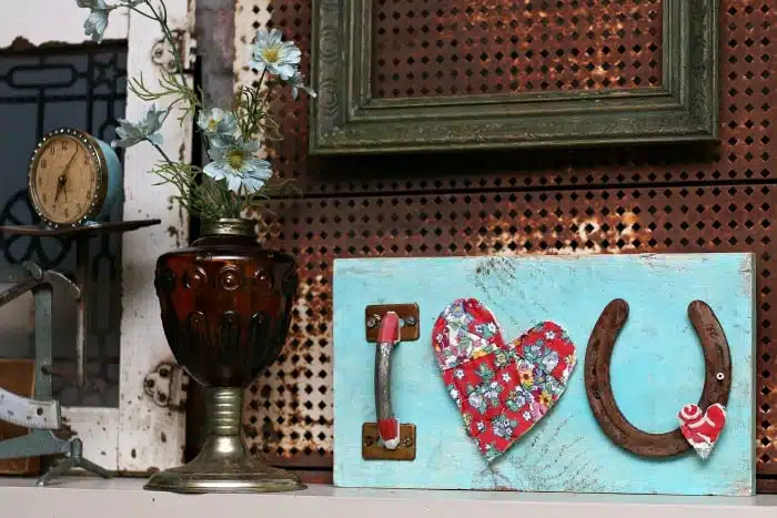 make an I love you sign from recycled items