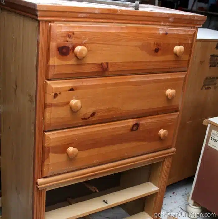 Neighbor Offers Me Free Furniture Petticoat Junktion chest freebie