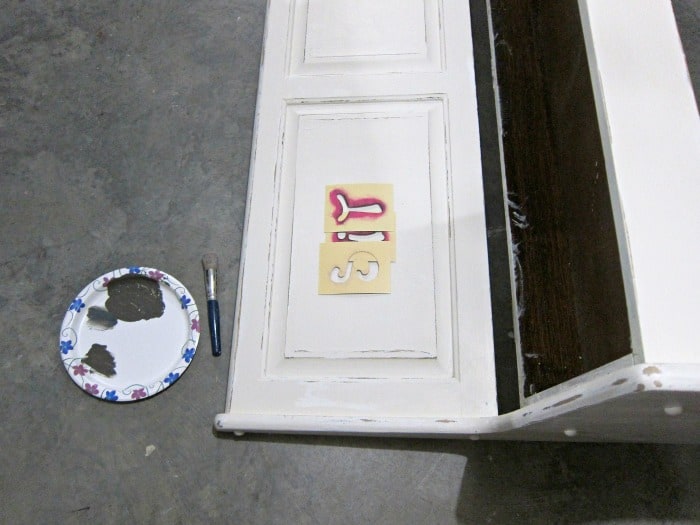 how to stencil with paper stencils