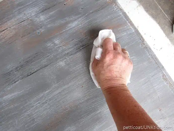 blending paint colors weathered wood gray finish tutorial Petticoat Junktion