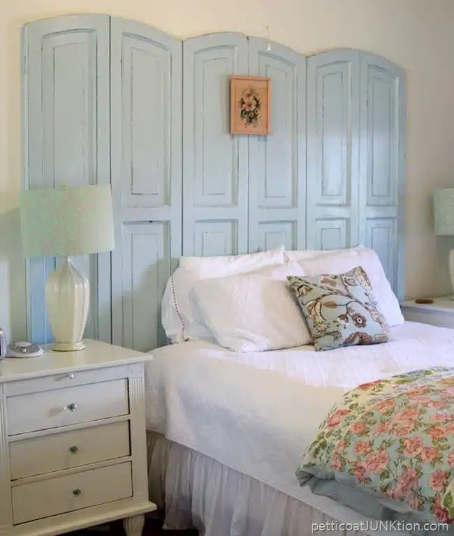 Bedroom Enlisted Mens Mess Hall Tybee Island Mermaid Cottages Petticoat Junktion vacation 