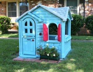 Little-Tikes-Playhouse-Extreme-Paint-Makeover-Petticoat-Junktion.jpg