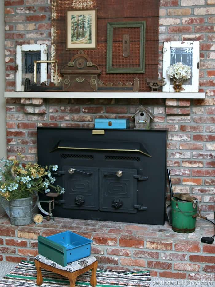 How to decorate a mantel