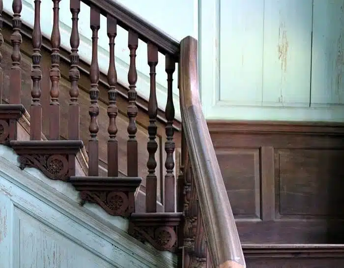 staircase-Drayton-Hall.jpg