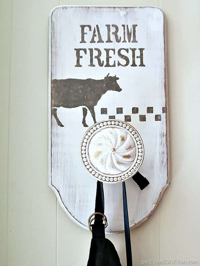 farm fresh sign with tieback holder