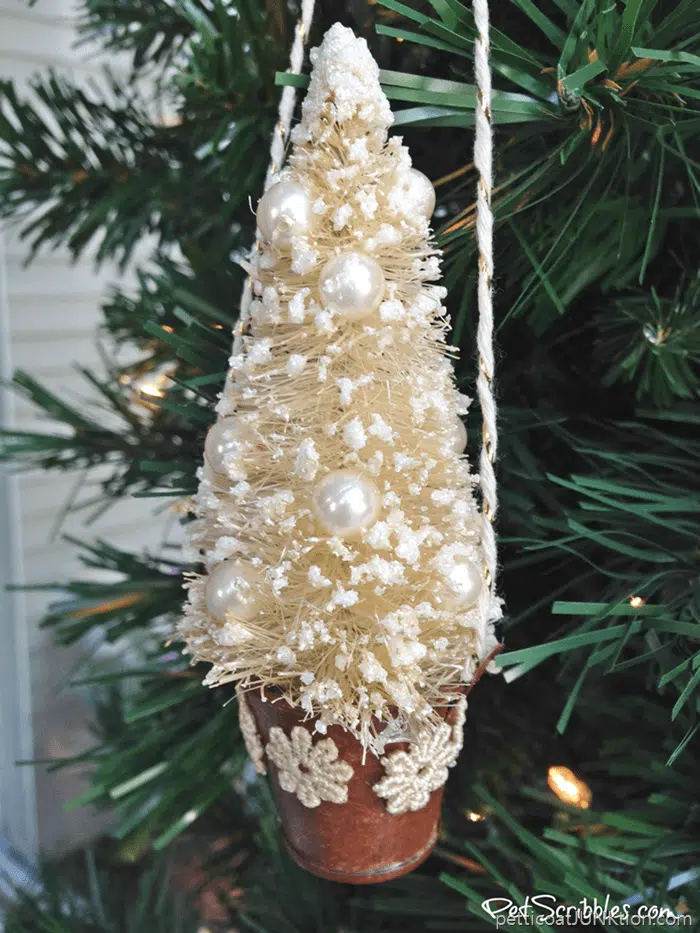 How-to-make-a-beautiful-bottle-brush-ornament