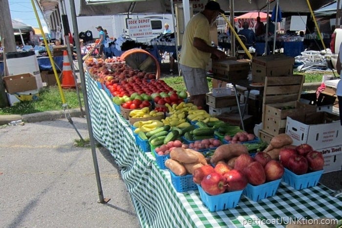 Find food and clothing at the Nashville Flea Market