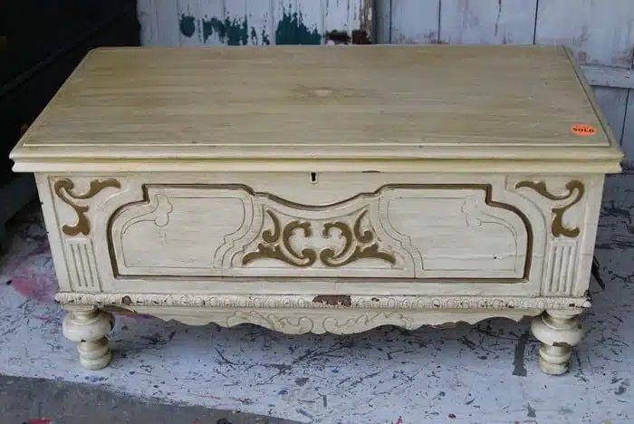 cedar chest before paint makeover 