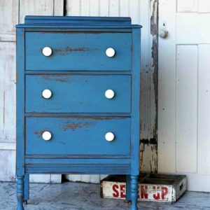 naturally chipped paint look with Miss Mustard Seed's Milk Paint