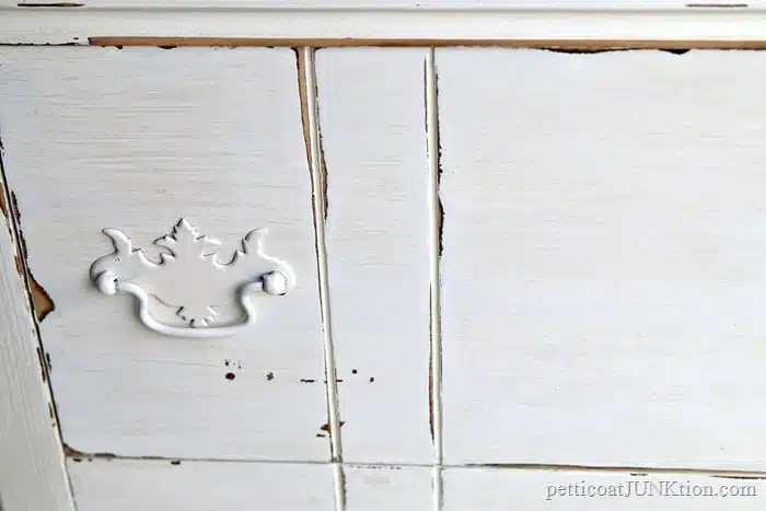 paint furniture pulls and knobs with spray paint
