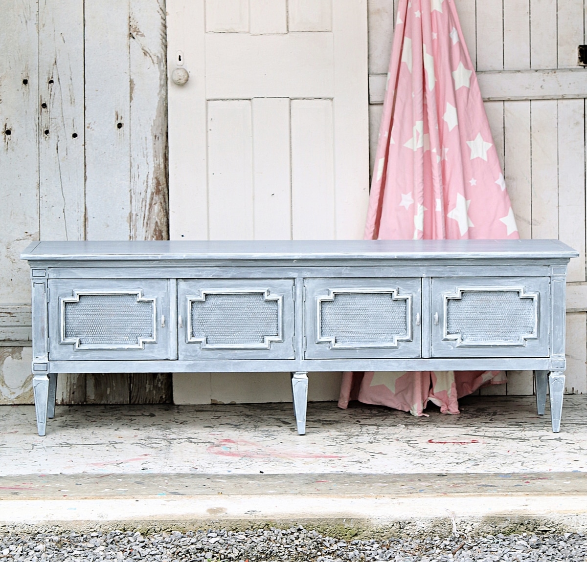 paint vintage furniture and white wash the paint