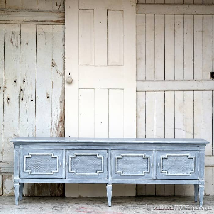 Easy Whitewash Paint Technique Using A Kitchen SpongePetticoat Junktion