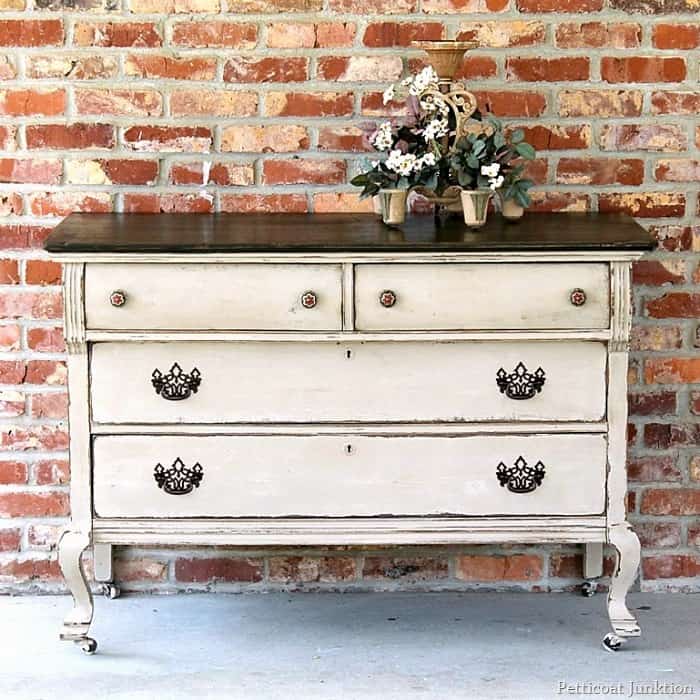 15 Vintage Dresser Makeovers Where Paint Was The Answer 1