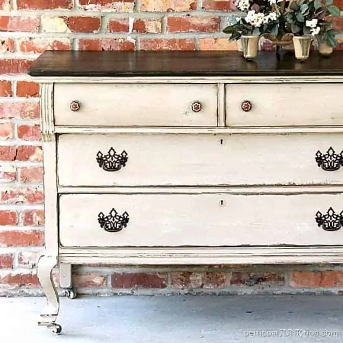 15 Vintage Dresser Makeovers Where Paint Was The Answer