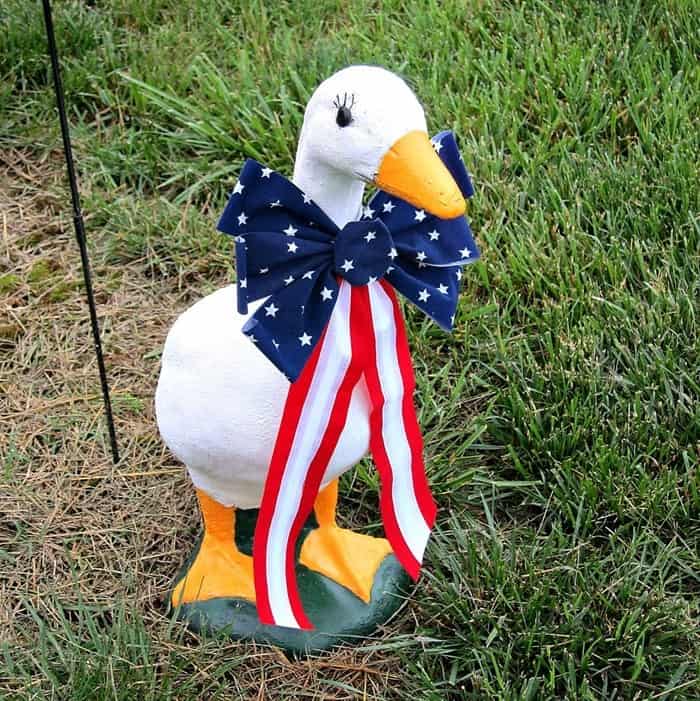 Goose lawn statue with a patriotic box